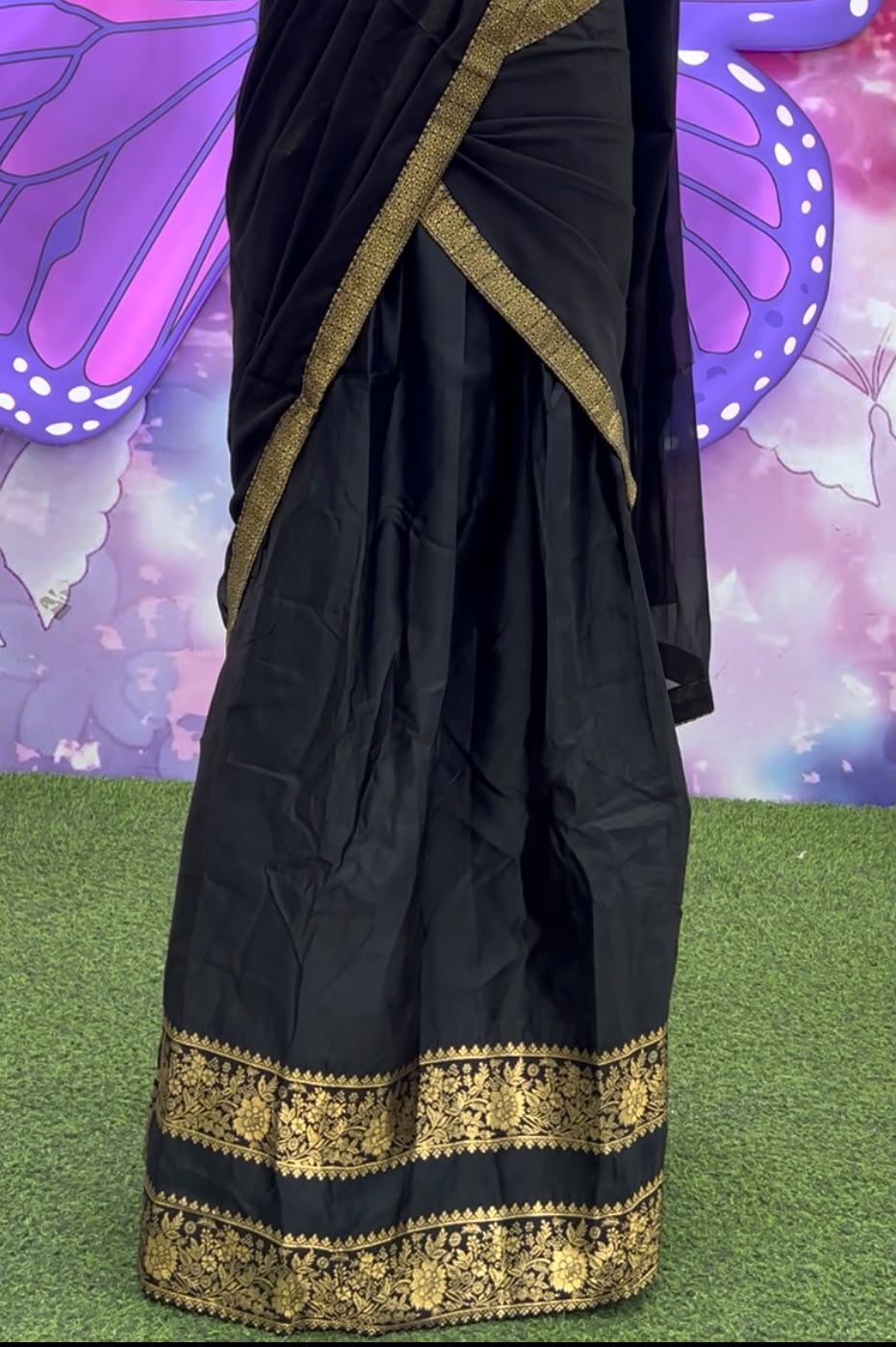 Elegant Black Kerala Style Davani Set with Gold Border